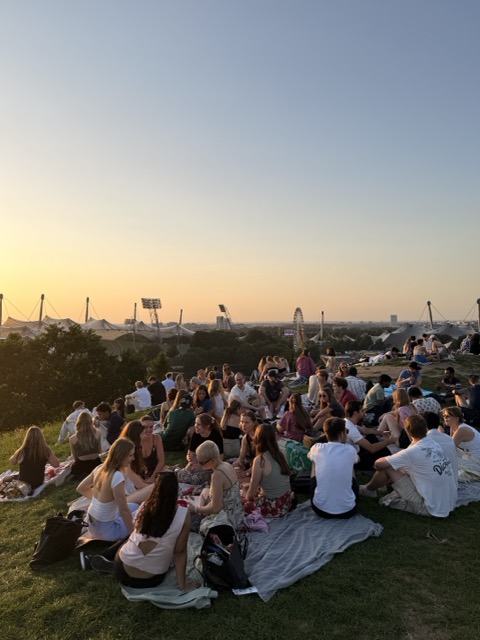 Socialhood Sunset & Social, members on picnic blankets